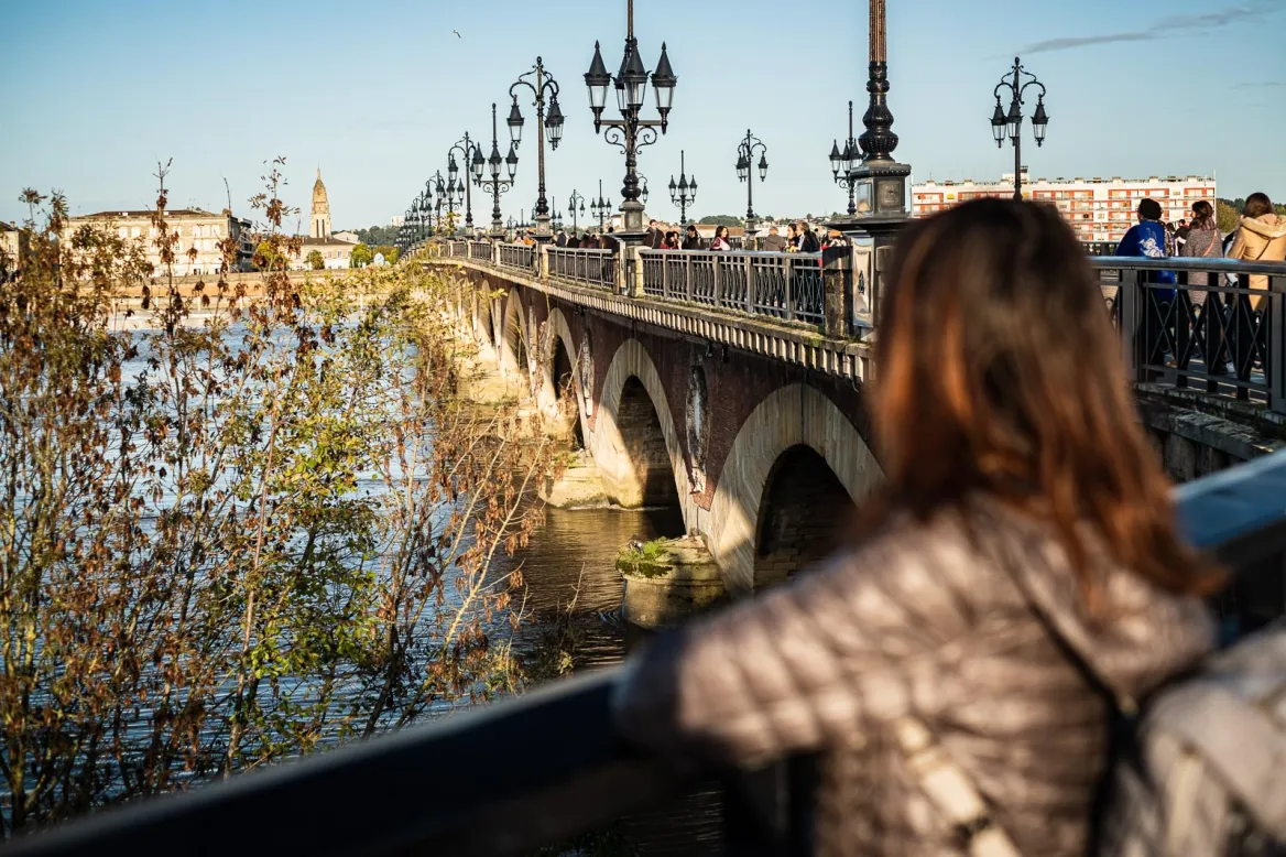 Around the Bridges of Bordeaux