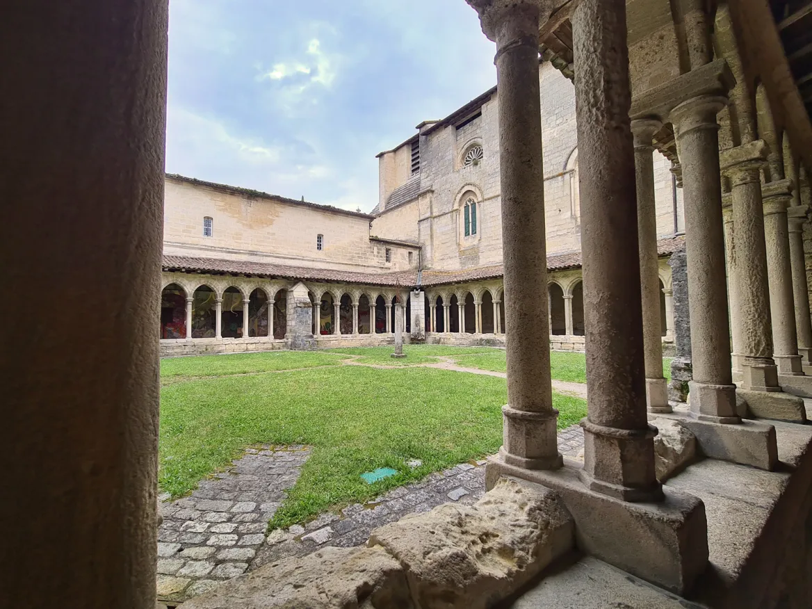 Cloitre of the collegiate church