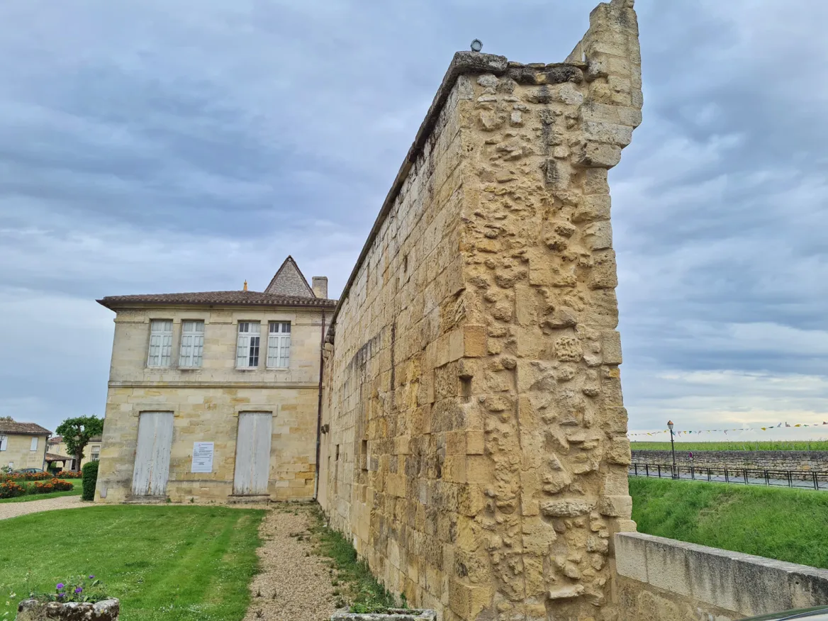 Remains of the enclosure mut, in front of the collegiate church